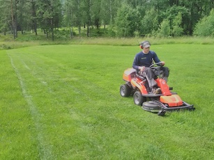 Gr&auml;sklippning och underh&aring;ll -16